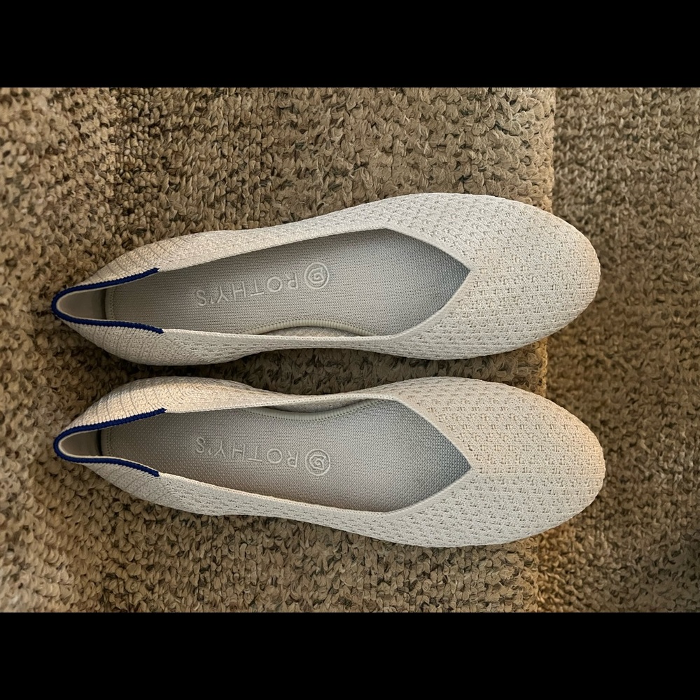 Rothys The Point shoe in size 10.5 - off-white with a little blue on the back.
